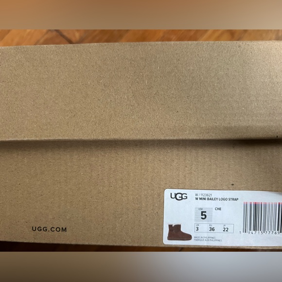 UGG Tan Suede Boots with Shearling - Picture 5 of 5